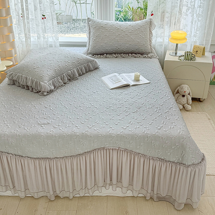 91家纺网 家纺一手货源 找家纺 金绣美居 2026新款PE高分子复合凉感席韩版床裙款凉席三件套-小确幸 （控价不低于159/169元）小确幸-灰色