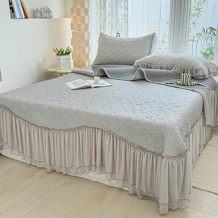 91家纺网 家纺一手货源 找家纺 金绣美居 2026新款PE高分子复合凉感席韩版床裙款凉席三件套-小确幸 （控价不低于159/169元）小确幸-灰色