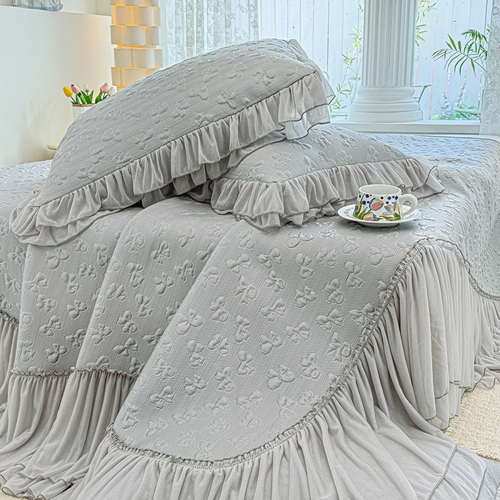 91家纺网 家纺一手货源 找家纺 金绣美居 2026新款PE高分子复合凉感席韩版床裙款凉席三件套-小确幸 （控价不低于159/169元）小确幸-灰色