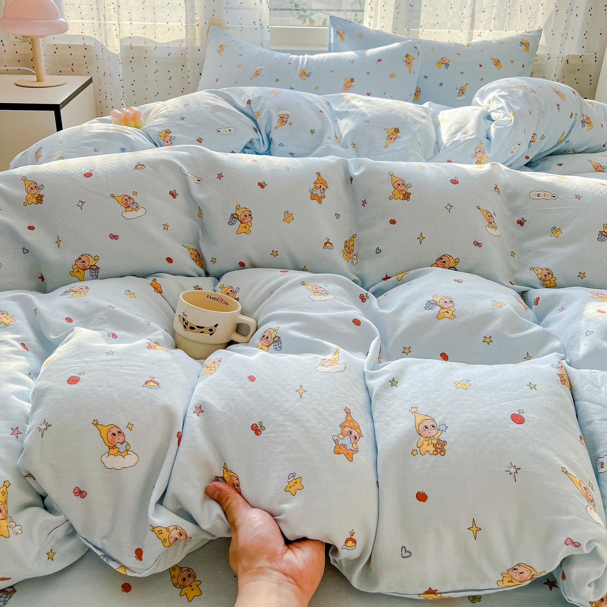 91家纺网 家纺一手货源 找家纺 感遇家纺 2026新款A类全棉有氧双层纱卡通四件套 星星人蓝