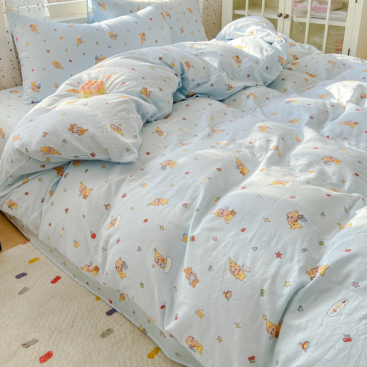 91家纺网 家纺一手货源 找家纺 感遇家纺 2026新款A类全棉有氧双层纱卡通四件套 星星人蓝