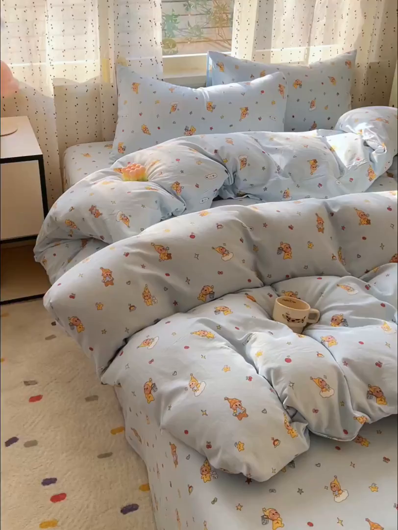 91家纺网 家纺一手货源 找家纺 感遇家纺 2026新款A类全棉有氧双层纱卡通四件套 星星人蓝