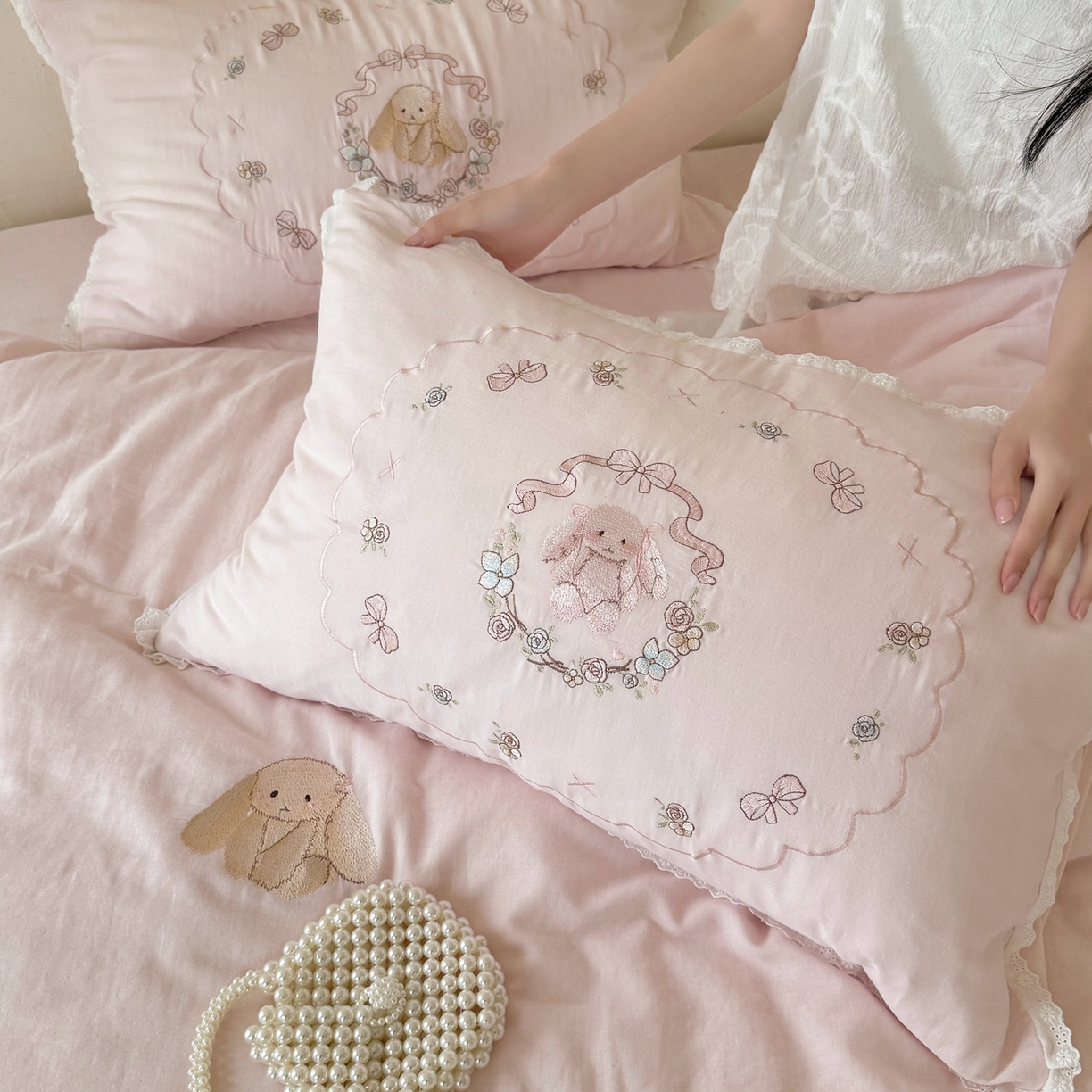 91家纺网 家纺一手货源 找家纺 （总）鹿班家居 2026春夏新款全棉皱皱纱刺绣夏被夏凉被空调被-糯糯奶泡（标准会员-20元）