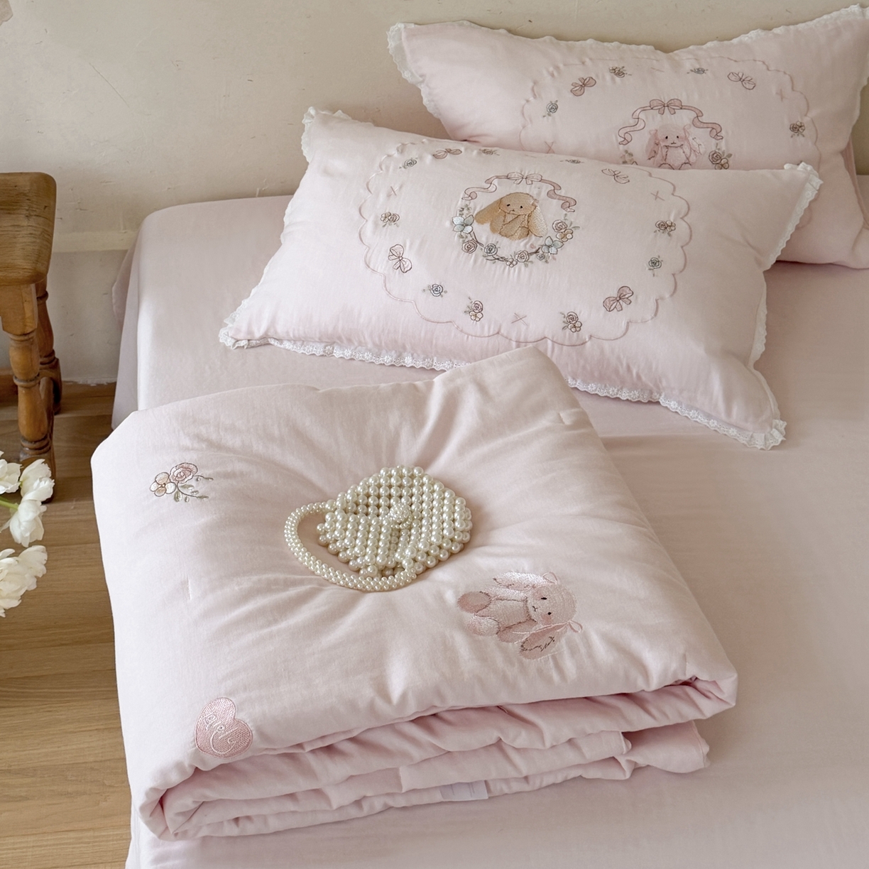 91家纺网 家纺一手货源 找家纺 （总）鹿班家居 2026春夏新款全棉皱皱纱刺绣夏被夏凉被空调被-糯糯奶泡（标准会员-20元）