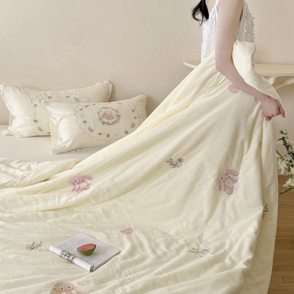 91家纺网 家纺一手货源 找家纺 鹿班家居 2026春夏新款全棉皱皱纱刺绣夏被夏凉被空调被-糯糯奶泡（标准会员-20元） 糯糯奶泡-白色