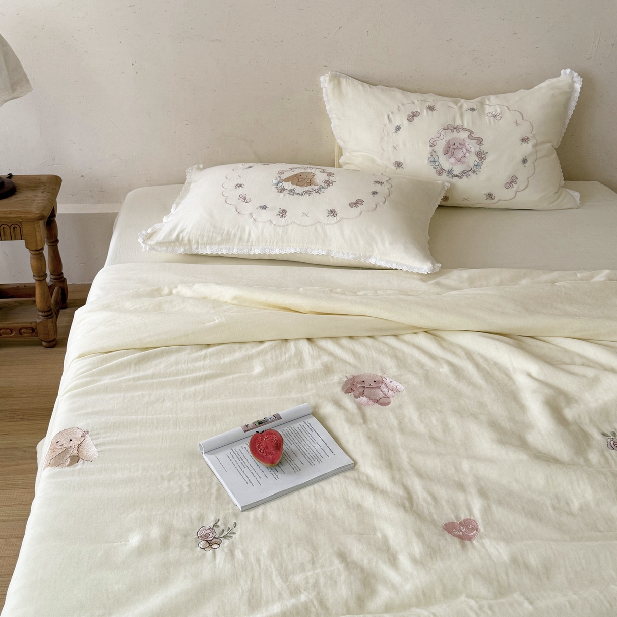 91家纺网 家纺一手货源 找家纺 鹿班家居 2026春夏新款全棉皱皱纱刺绣夏被夏凉被空调被-糯糯奶泡（标准会员-20元） 糯糯奶泡-白色