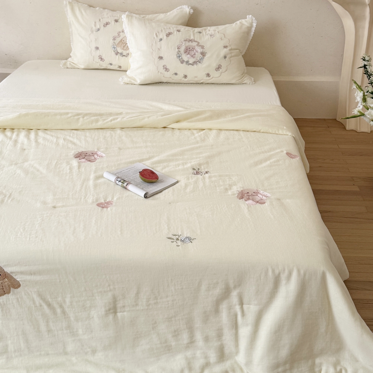 91家纺网 家纺一手货源 找家纺 鹿班家居 2026春夏新款全棉皱皱纱刺绣夏被夏凉被空调被-糯糯奶泡（标准会员-20元） 糯糯奶泡-白色