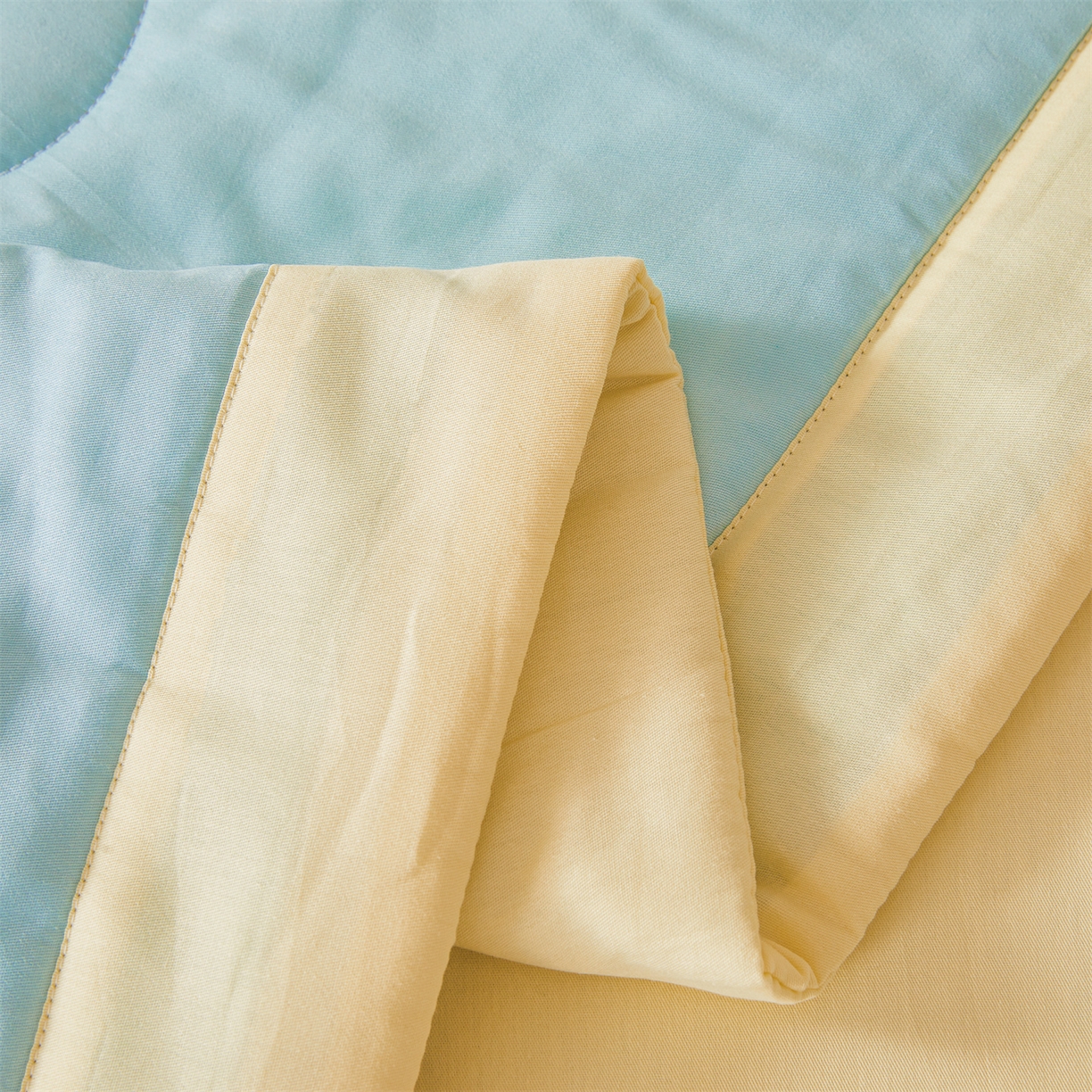 91家纺网 家纺一手货源 找家纺 晓时候 2026新款纯色100%里外全棉新疆棉花被纯棉夏凉被空调被夏被四件套被子被芯 里外全棉-天空蓝拼黄