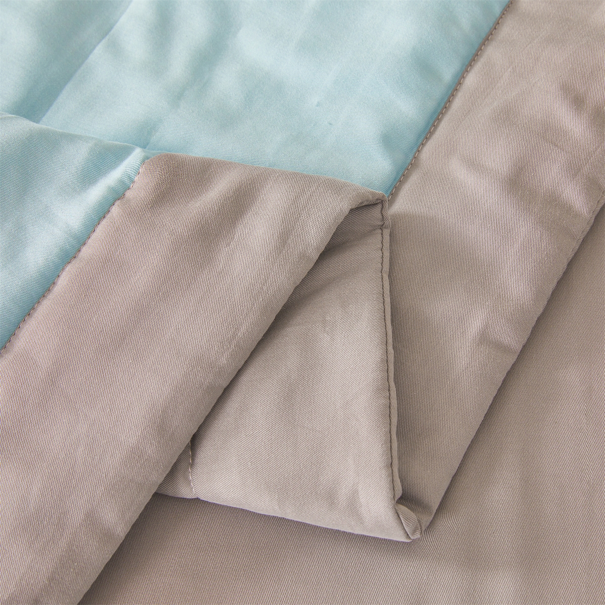 91家纺网 家纺一手货源 找家纺 晓时候 2026新款纯色100%里外全棉新疆棉花被纯棉夏凉被空调被夏被四件套被子被芯 里外全棉-天空蓝拼灰