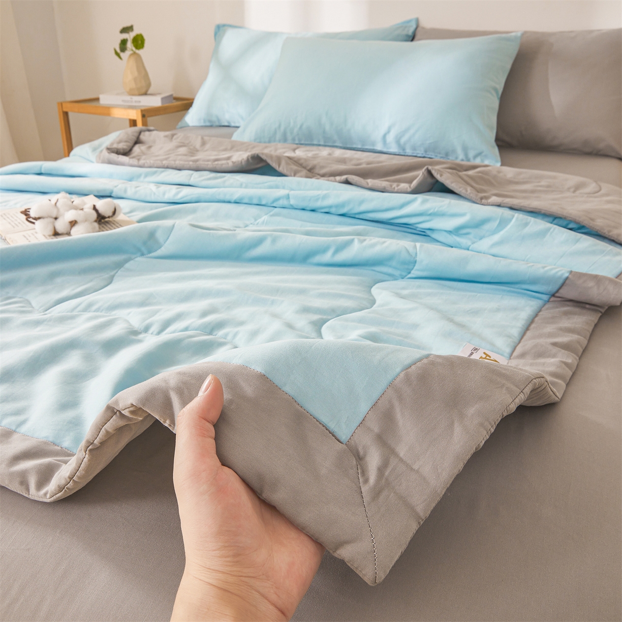 91家纺网 家纺一手货源 找家纺 晓时候 2026新款纯色100%里外全棉新疆棉花被纯棉夏凉被空调被夏被四件套被子被芯 里外全棉-天空蓝拼灰