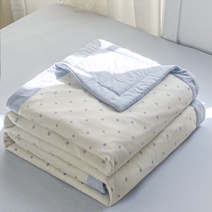 91家纺网 家纺一手货源 找家纺 爱屋及屋 2026春夏新款小清新双层纱宽包边棉花夏被夏凉被空调被 蓝点点