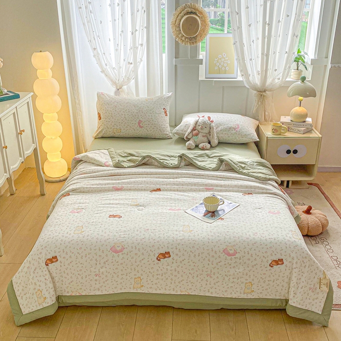 91家纺网 家纺一手货源 找家纺 爱屋及屋 2026春夏新款小清新双层纱宽包边棉花夏被夏凉被空调被 治愈小猫