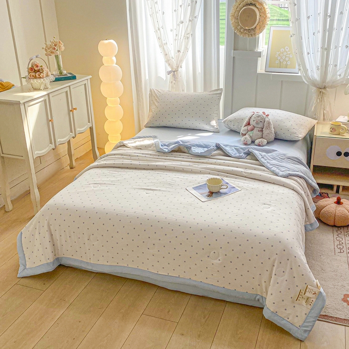 91家纺网 家纺一手货源 找家纺 爱屋及屋 2026春夏新款小清新双层纱宽包边棉花夏被夏凉被空调被 蓝点点