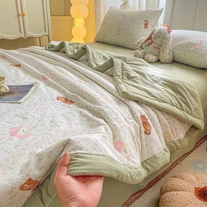 91家纺网 家纺一手货源 找家纺 爱屋及屋 2026春夏新款小清新双层纱宽包边棉花夏被夏凉被空调被 治愈小猫