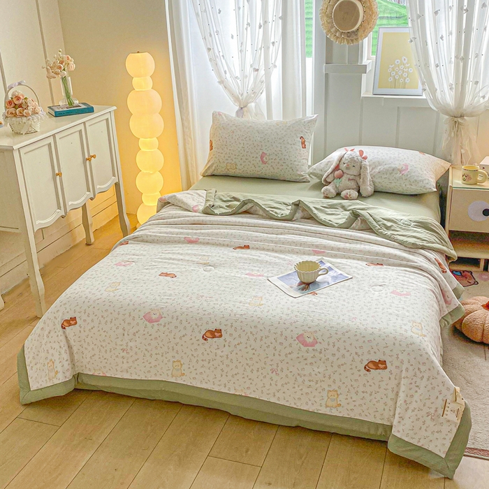 91家纺网 家纺一手货源 找家纺 爱屋及屋 2026春夏新款小清新双层纱宽包边棉花夏被夏凉被空调被 治愈小猫