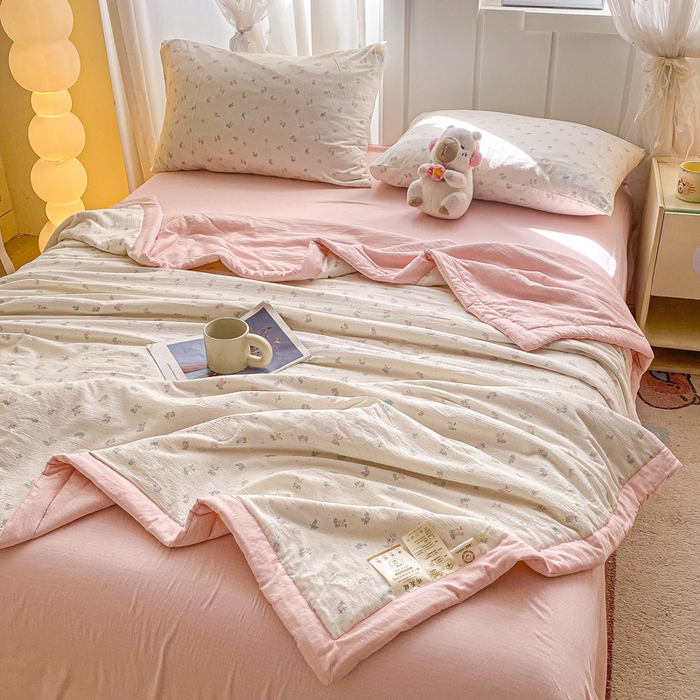 91家纺网 家纺一手货源 找家纺 爱屋及屋 2026春夏新款小清新双层纱宽包边棉花夏被夏凉被空调被 花影