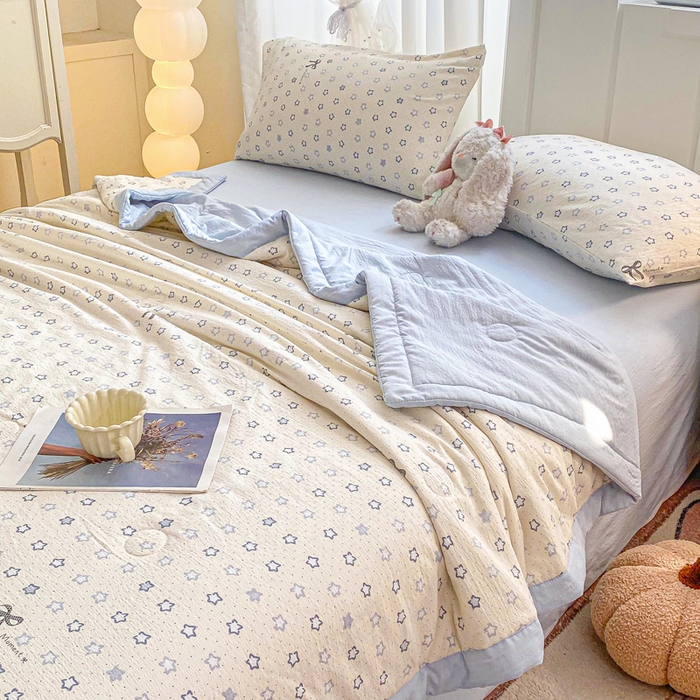 91家纺网 家纺一手货源 找家纺 爱屋及屋 2026春夏新款小清新双层纱宽包边棉花夏被夏凉被空调被 动感星星