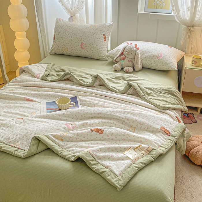 91家纺网 家纺一手货源 找家纺 爱屋及屋 2026春夏新款小清新双层纱宽包边棉花夏被夏凉被空调被 治愈小猫