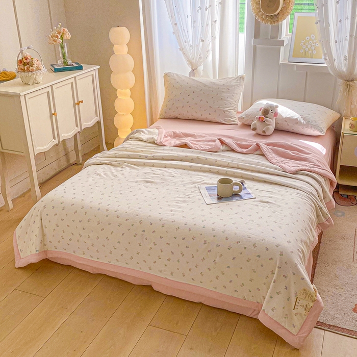 91家纺网 家纺一手货源 找家纺 爱屋及屋 2026春夏新款小清新双层纱宽包边棉花夏被夏凉被空调被 花影