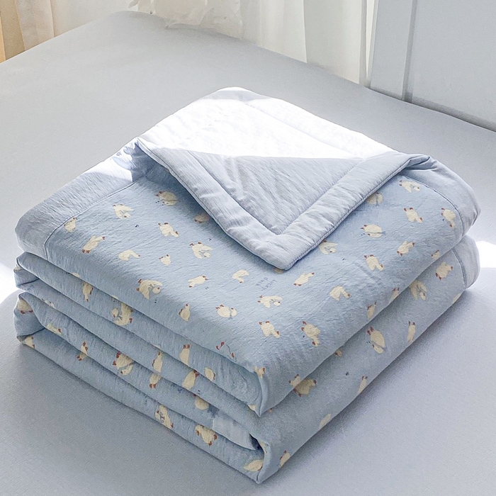 91家纺网 家纺一手货源 找家纺 爱屋及屋 2026春夏新款小清新双层纱宽包边棉花夏被夏凉被空调被 蓝色小丫