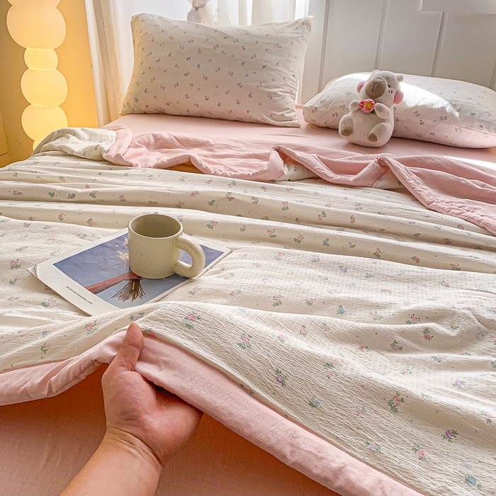 91家纺网 家纺一手货源 找家纺 爱屋及屋 2026春夏新款小清新双层纱宽包边棉花夏被夏凉被空调被 花影