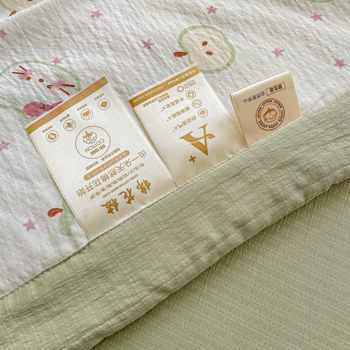 91家纺网 家纺一手货源 找家纺 爱屋及屋 2026春夏新款小清新双层纱宽包边棉花夏被夏凉被空调被 苹果猫