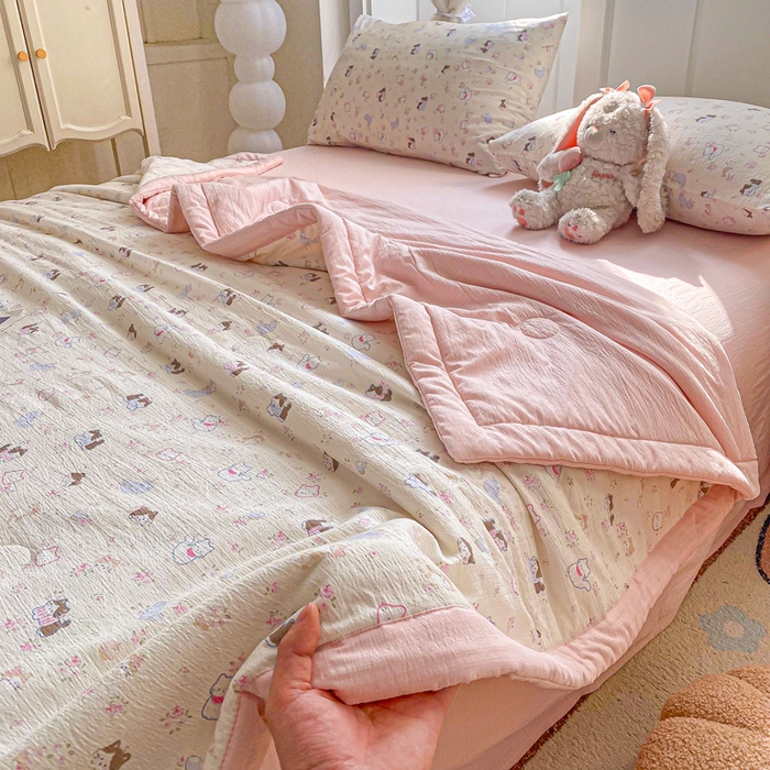 91家纺网 家纺一手货源 找家纺 爱屋及屋 2026春夏新款小清新双层纱宽包边棉花夏被夏凉被空调被 春日小猫