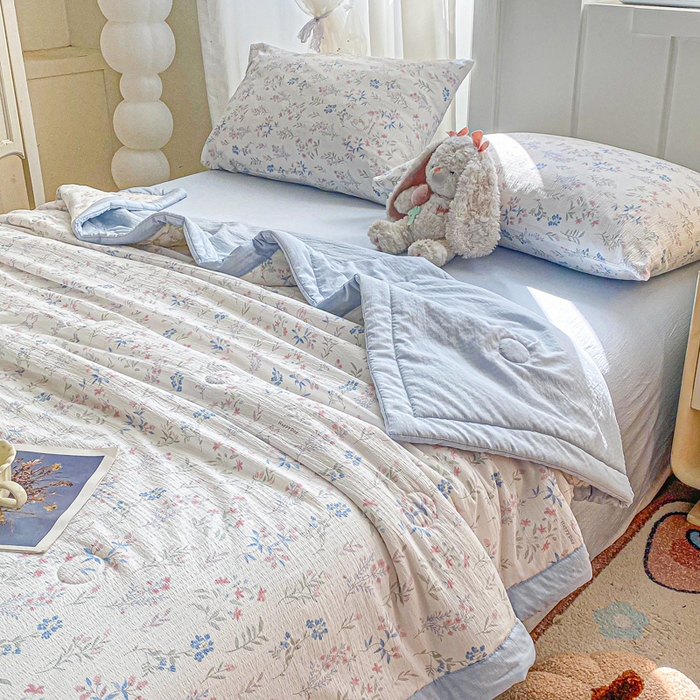 91家纺网 家纺一手货源 找家纺 爱屋及屋 2026春夏新款小清新双层纱宽包边棉花夏被夏凉被空调被 花之兔