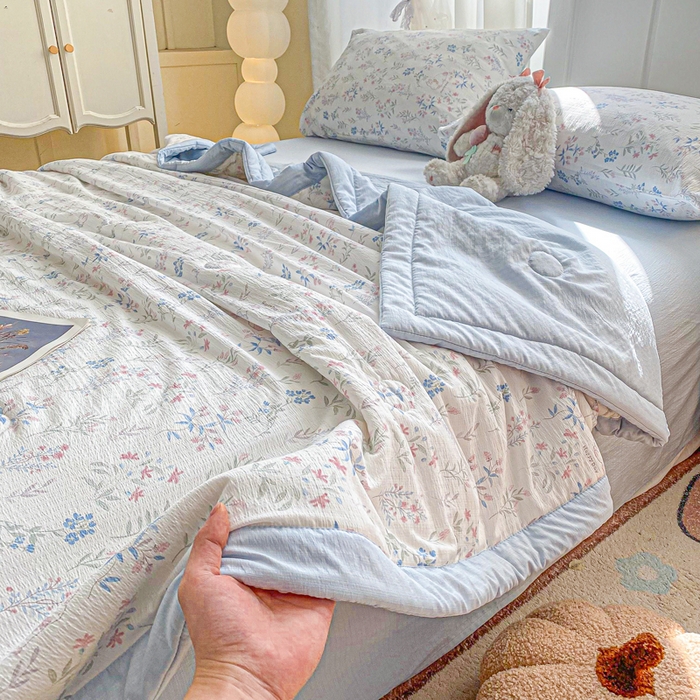 91家纺网 家纺一手货源 找家纺 爱屋及屋 2026春夏新款小清新双层纱宽包边棉花夏被夏凉被空调被 花之兔