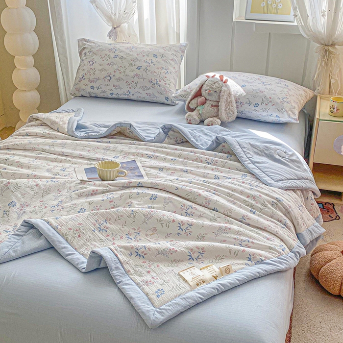 91家纺网 家纺一手货源 找家纺 爱屋及屋 2026春夏新款小清新双层纱宽包边棉花夏被夏凉被空调被 花之兔