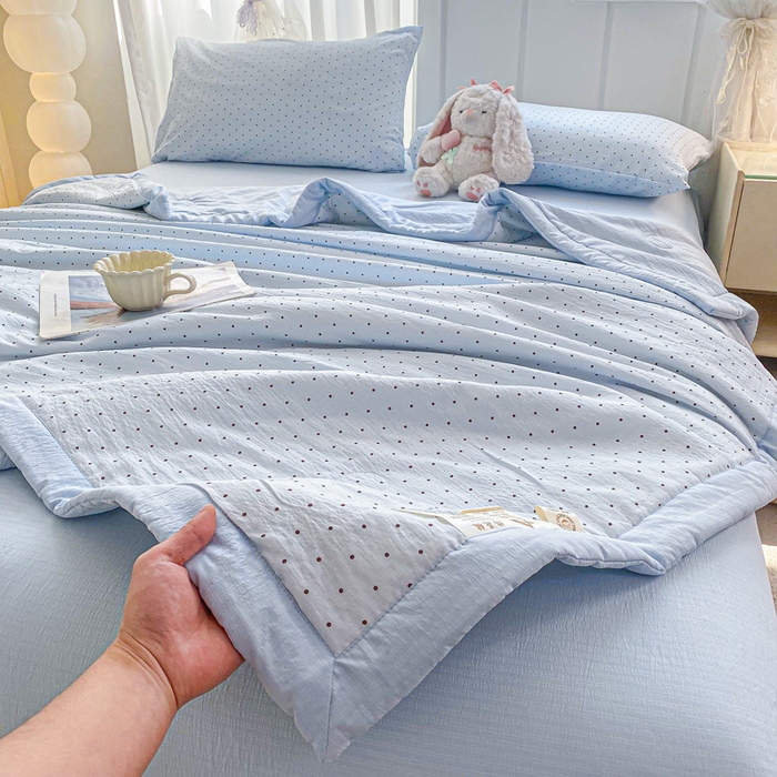 91家纺网 家纺一手货源 找家纺 爱屋及屋 2026春夏新款小清新双层纱宽包边棉花夏被夏凉被空调被 云感-蓝