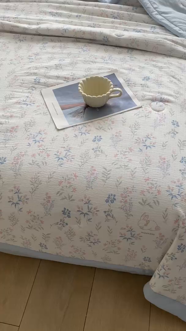 91家纺网 家纺一手货源 找家纺 爱屋及屋 2026春夏新款小清新双层纱宽包边棉花夏被夏凉被空调被 花之兔