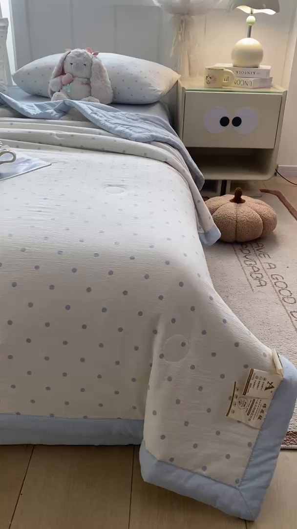 91家纺网 家纺一手货源 找家纺 爱屋及屋 2026春夏新款小清新双层纱宽包边棉花夏被夏凉被空调被 蓝点点