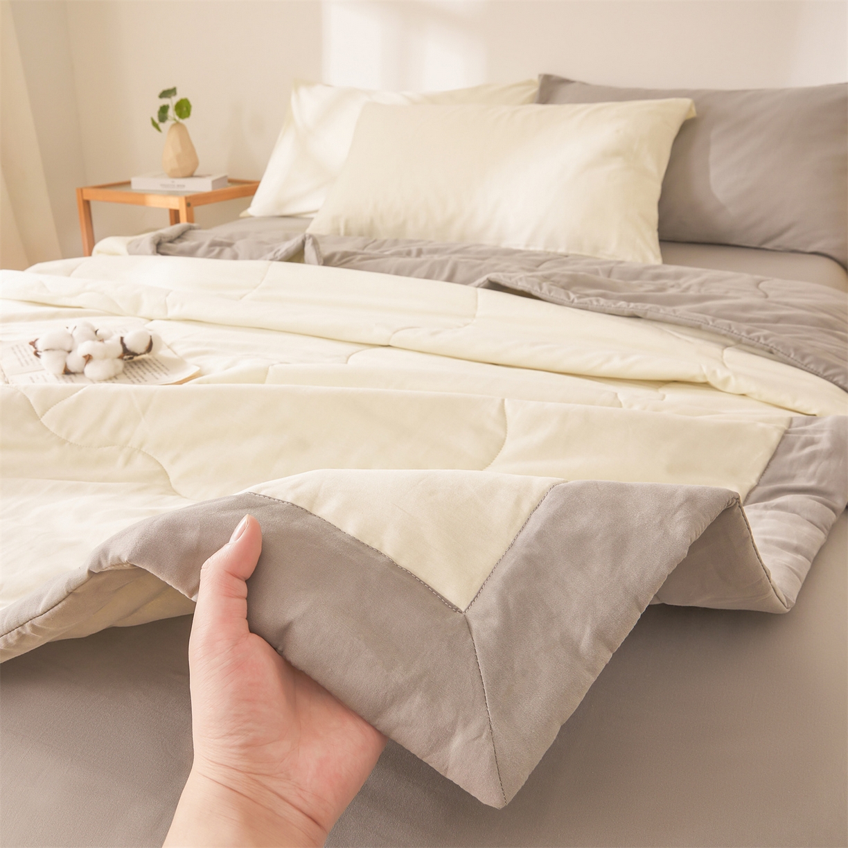 91家纺网 家纺一手货源 找家纺 晓时候 2026新款纯色100%里外全棉新疆棉花被纯棉夏凉被空调被夏被四件套被子被芯 里外全棉-月光白拼灰