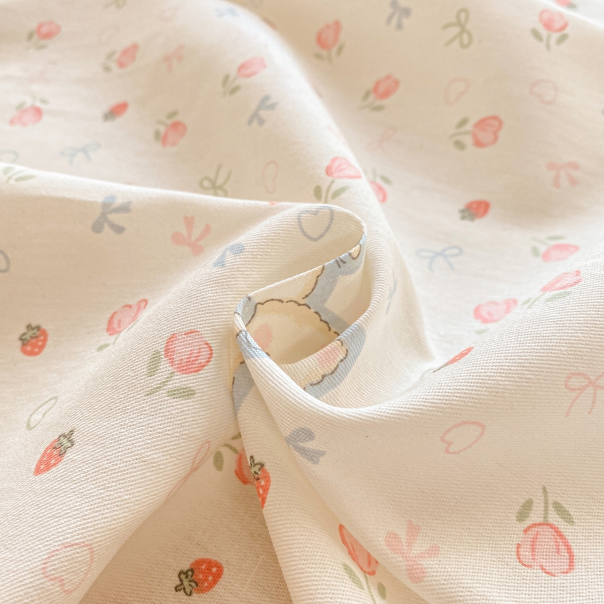 91家纺网 家纺一手货源 找家纺 女子家纺 2026新款全棉纯棉印花花卉款床单单品床单单件 玫瑰小狗