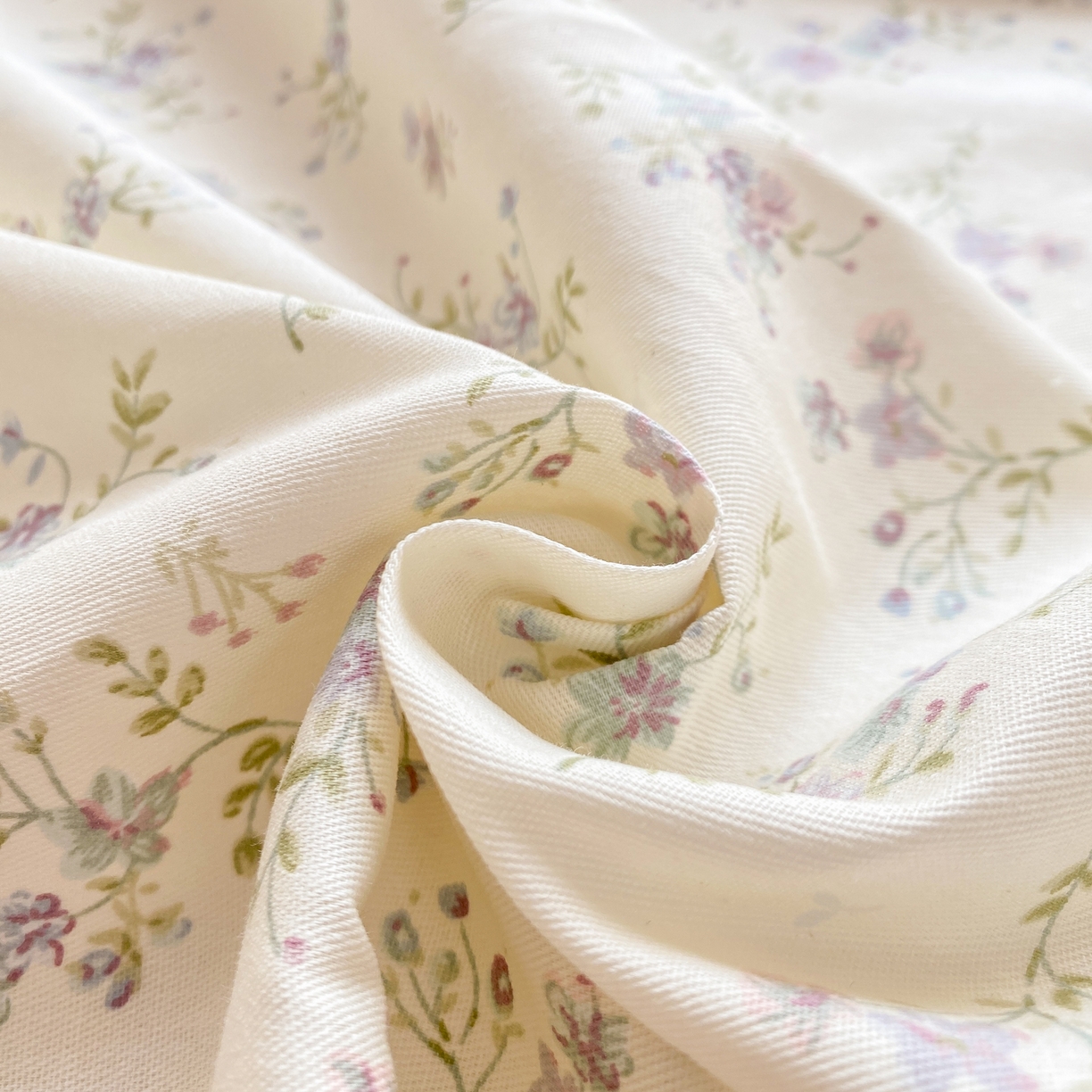 91家纺网 家纺一手货源 找家纺 女子家纺 2026新款全棉纯棉印花花卉款床单单品床单单件 星辰蔷薇