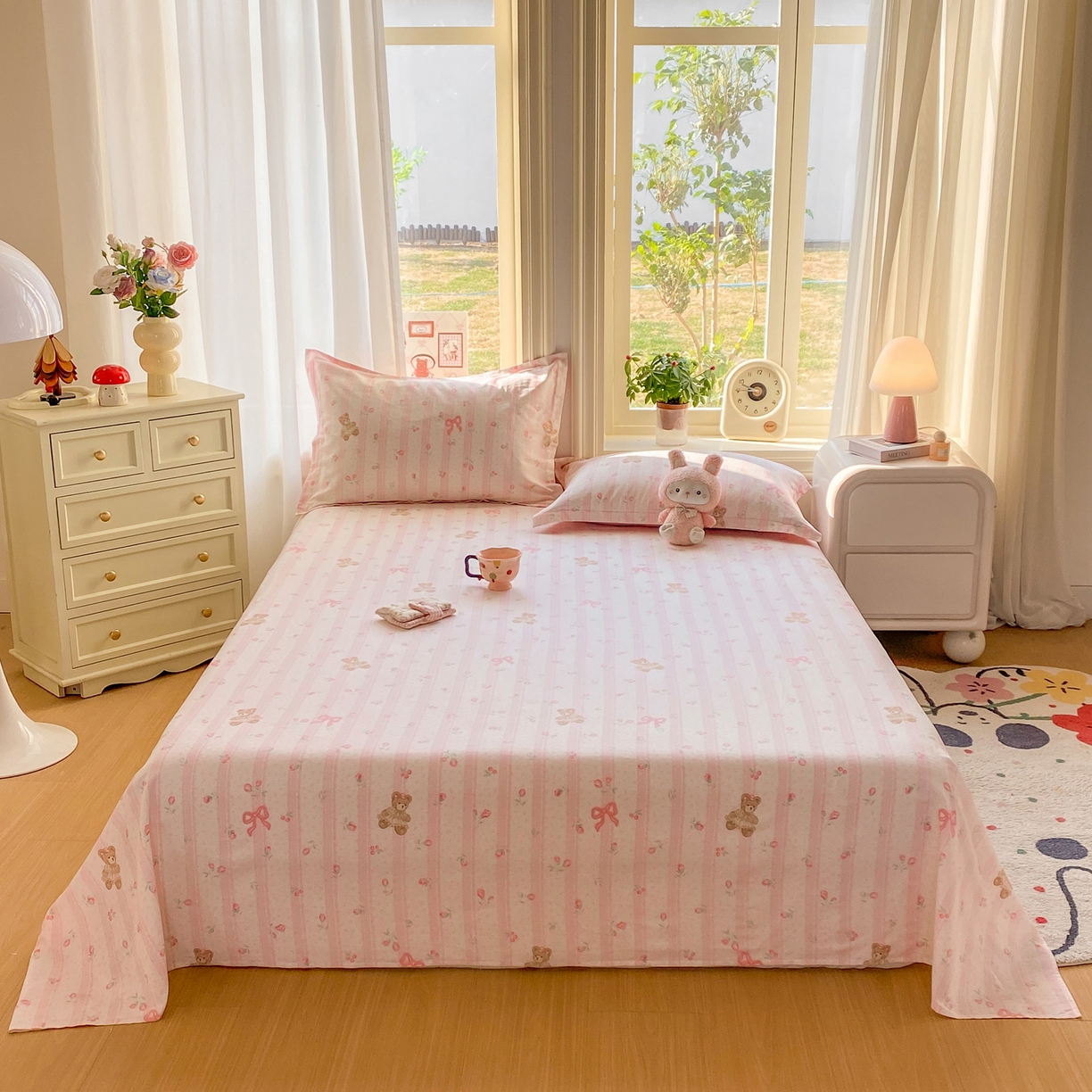 91家纺网 家纺一手货源 找家纺 女子家纺 2026新款全棉纯棉印花花卉款床单单品床单单件 温柔花朵熊