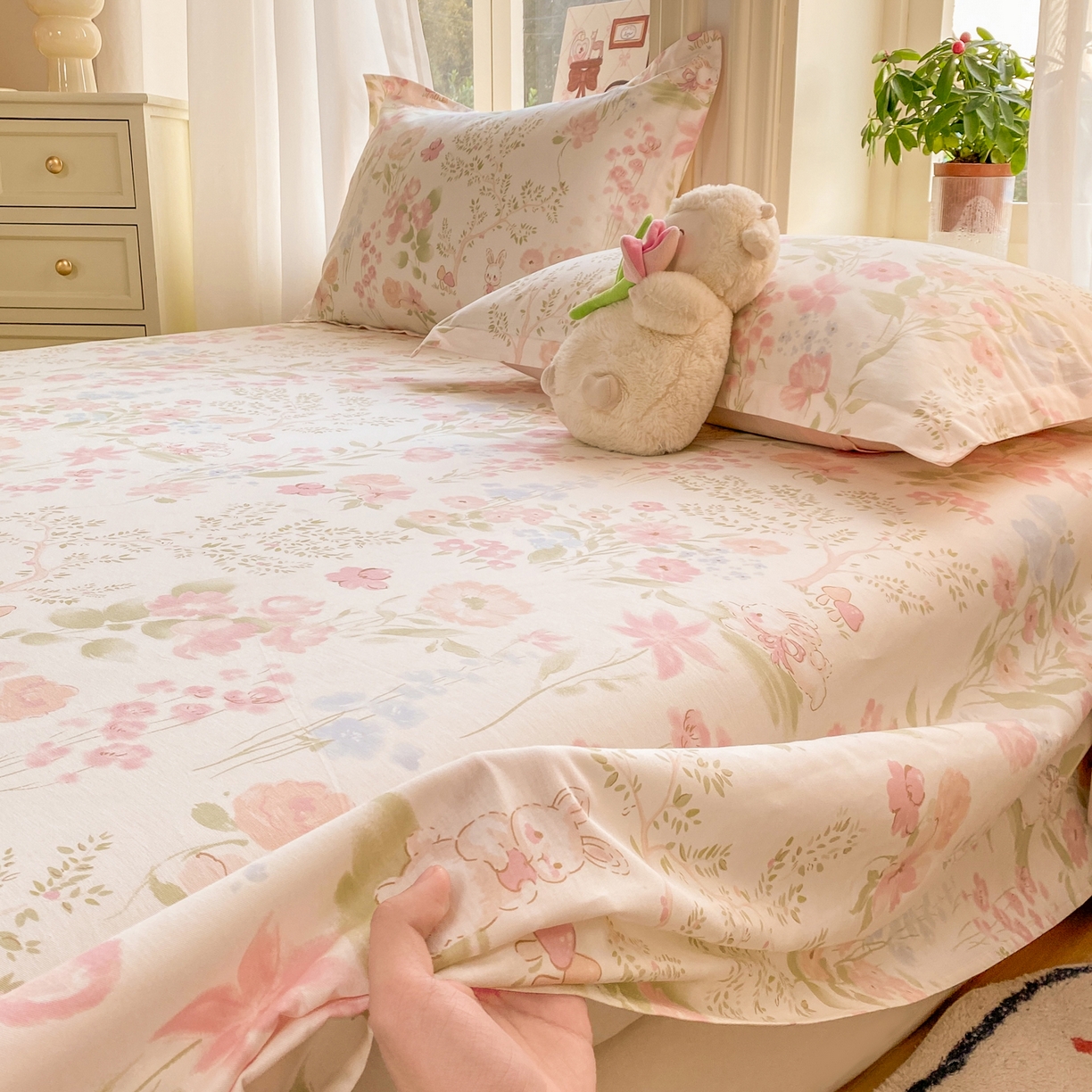 91家纺网 家纺一手货源 找家纺 女子家纺 2026新款全棉纯棉印花花卉款床单单品床单单件 花仙兔兔
