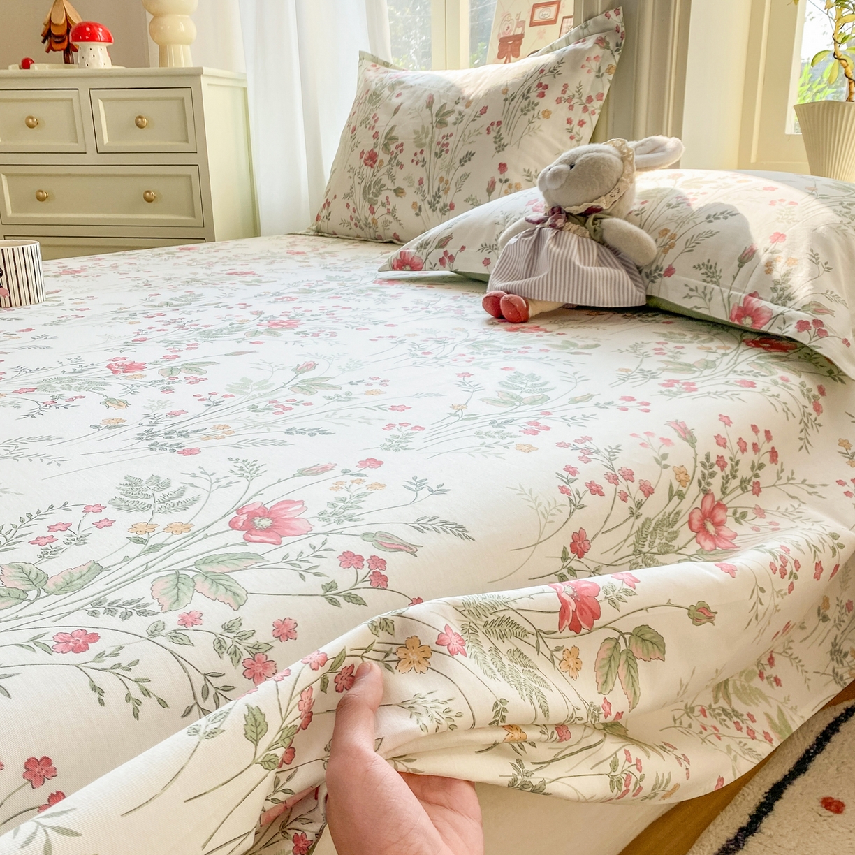 91家纺网 家纺一手货源 找家纺 女子家纺 2026新款全棉纯棉印花花卉款床单单品床单单件 玉笛花间