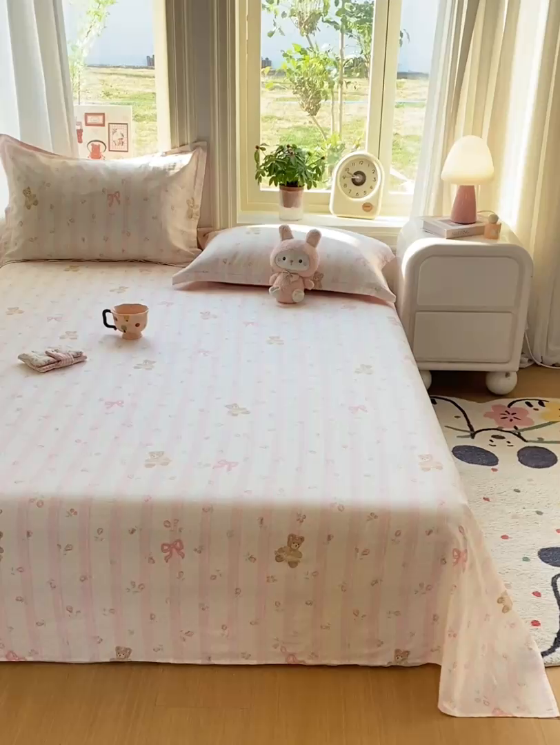 91家纺网 家纺一手货源 找家纺 女子家纺 2026新款全棉纯棉印花花卉款床单单品床单单件 温柔花朵熊