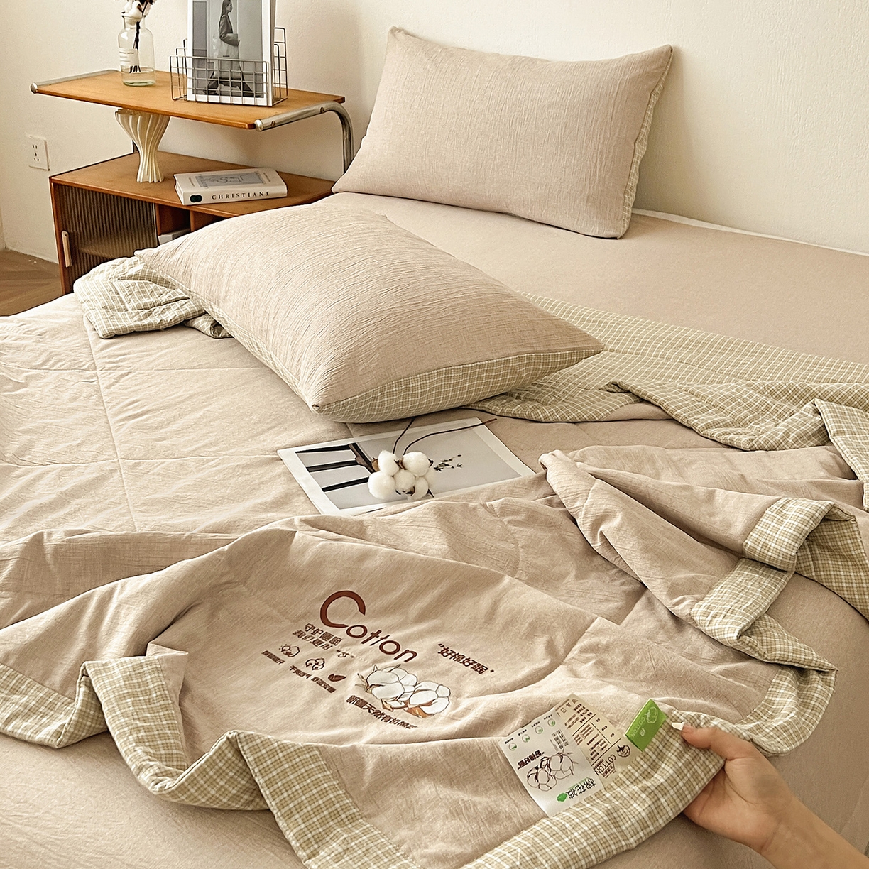 91家纺网 家纺一手货源 找家纺 云玲时尚 2026新款100%新疆棉花水洗色织夏被四件套 杏色