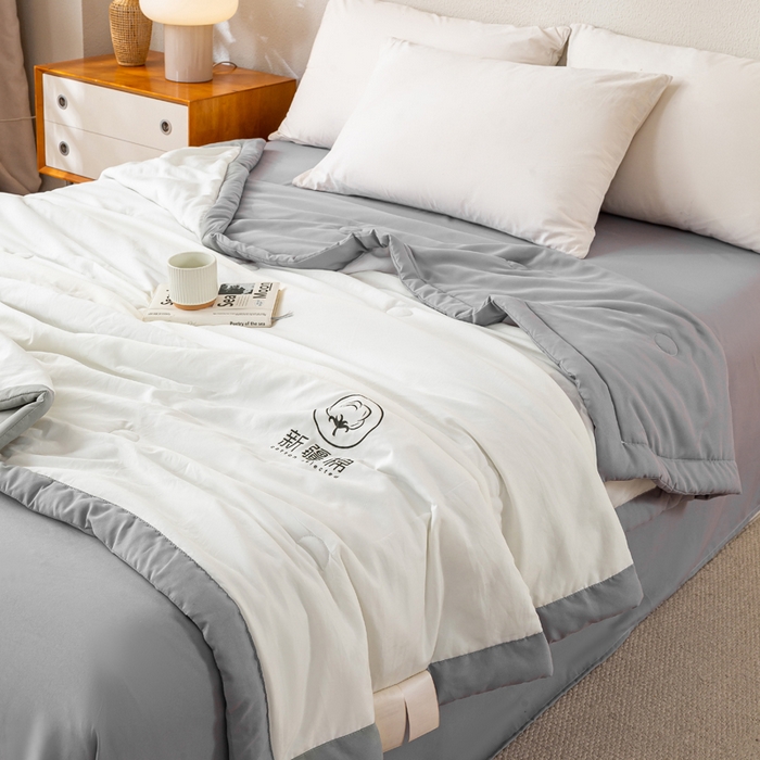 91家纺网 家纺一手货源 找家纺 憨豆家纺 2026春夏新款 水洗棉纯色双拼棉花被夏凉被空调被（常年有货款） 棉朵-浅灰白