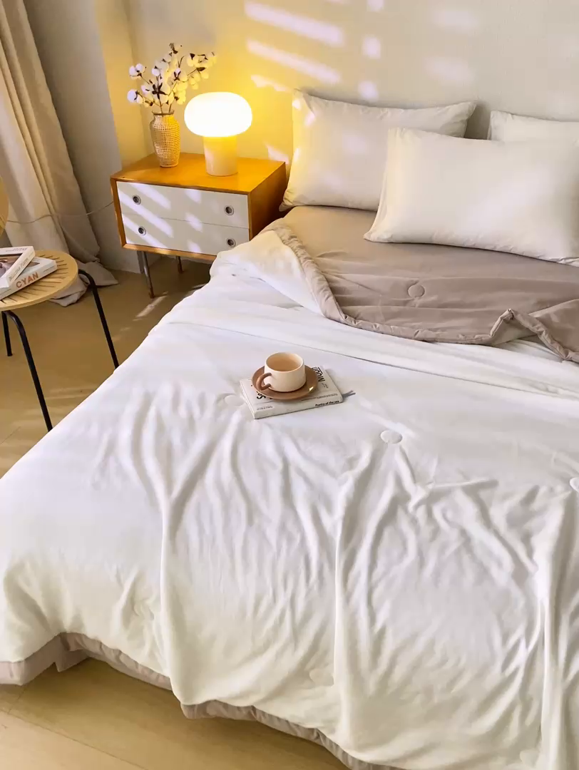 91家纺网 家纺一手货源 找家纺 憨豆家纺 2026春夏新款 水洗棉纯色双拼棉花被夏凉被空调被（常年有货款） 棉朵-卡其白