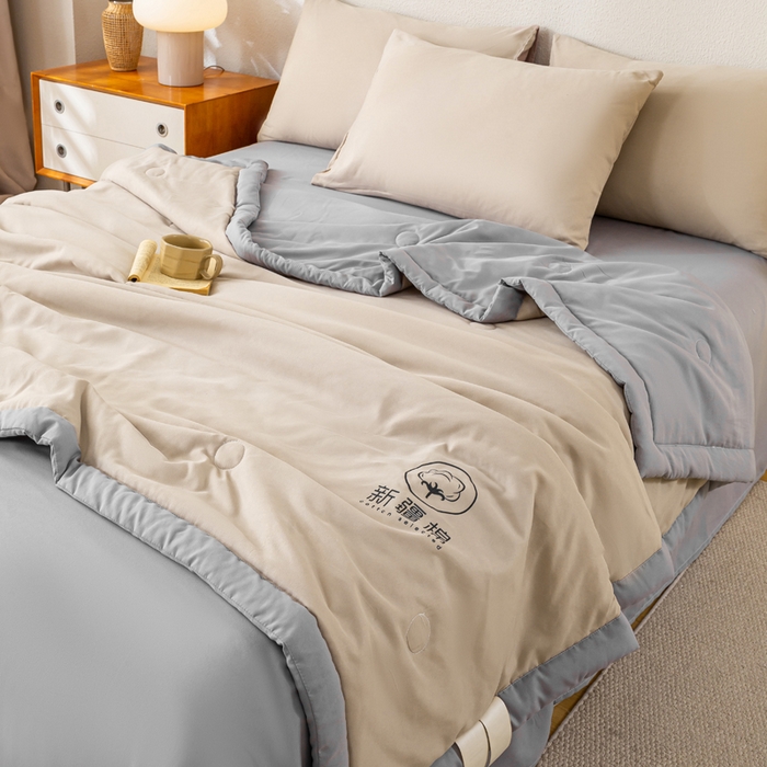 91家纺网 家纺一手货源 找家纺 憨豆家纺 2026春夏新款 水洗棉纯色双拼棉花被夏凉被空调被（常年有货款） 棉朵-卡其灰