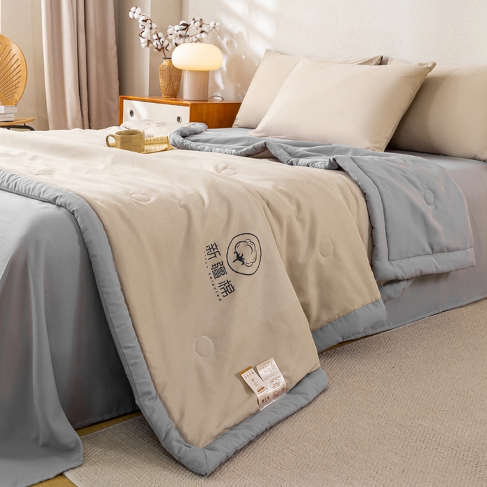 91家纺网 家纺一手货源 找家纺 憨豆家纺 2026春夏新款 水洗棉纯色双拼棉花被夏凉被空调被（常年有货款） 棉朵-卡其灰