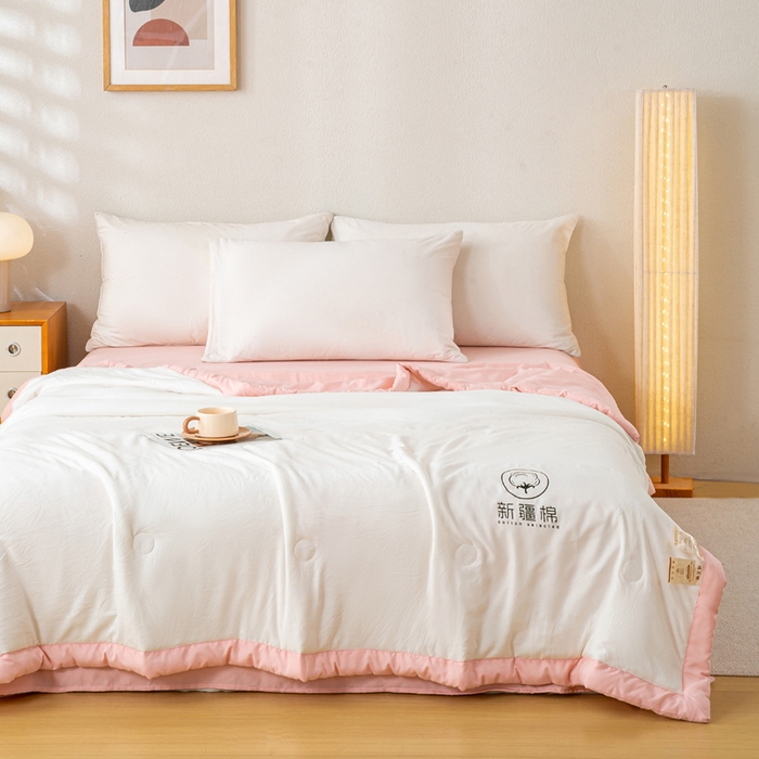 91家纺网 家纺一手货源 找家纺 憨豆家纺 2026春夏新款 水洗棉纯色双拼棉花被夏凉被空调被（常年有货款） 棉朵-浅粉白