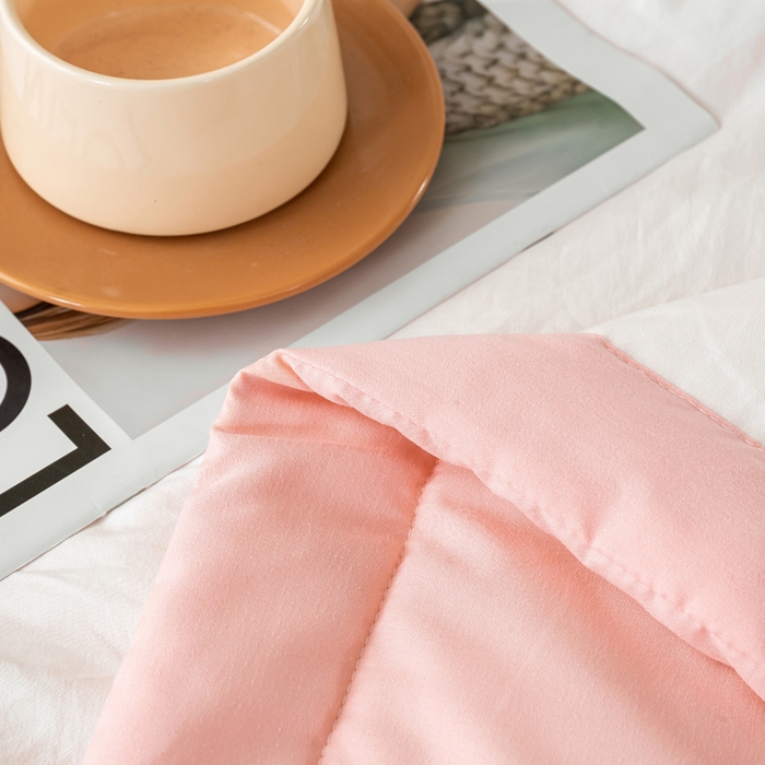 91家纺网 家纺一手货源 找家纺 憨豆家纺 2026春夏新款 水洗棉纯色双拼棉花被夏凉被空调被（常年有货款） 棉朵-浅粉白