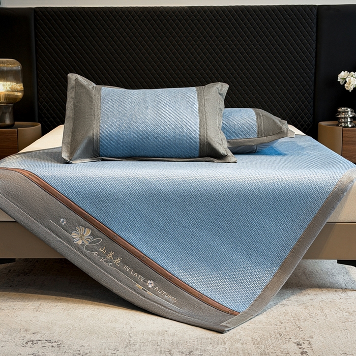 91家纺网 家纺一手货源 找家纺 鑫琪莱家纺 2026新款PE草本凉感藤席子凉席 山茶花蓝-床席款