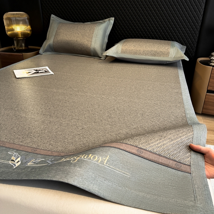 91家纺网 家纺一手货源 找家纺 鑫琪莱家纺 2026新款PE草本凉感藤席子凉席 艾草灰-床席款