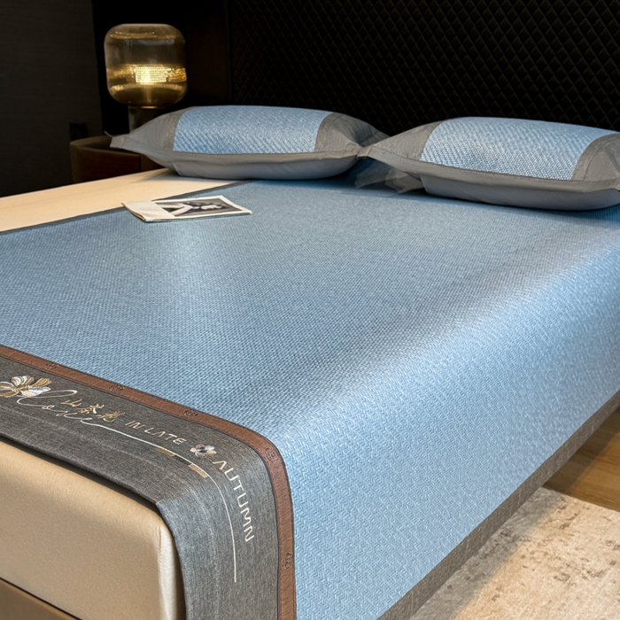 91家纺网 家纺一手货源 找家纺 鑫琪莱家纺 2026新款PE草本凉感藤席子凉席 山茶花蓝-床席款